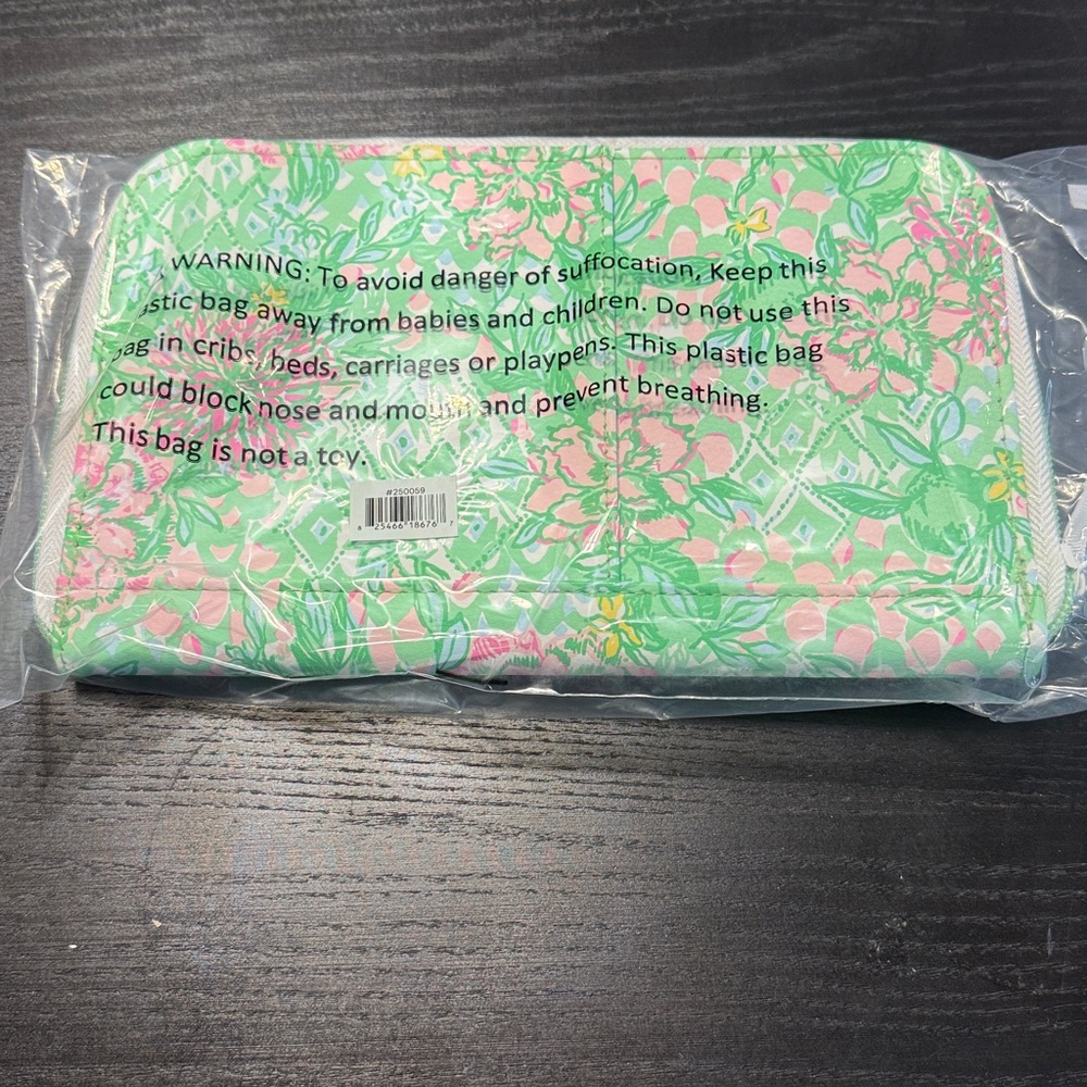 NWT Lilly Pulitzer Passport Travel Wallet in Fauna Green Lime Feeling Good - Picture 5 of 6